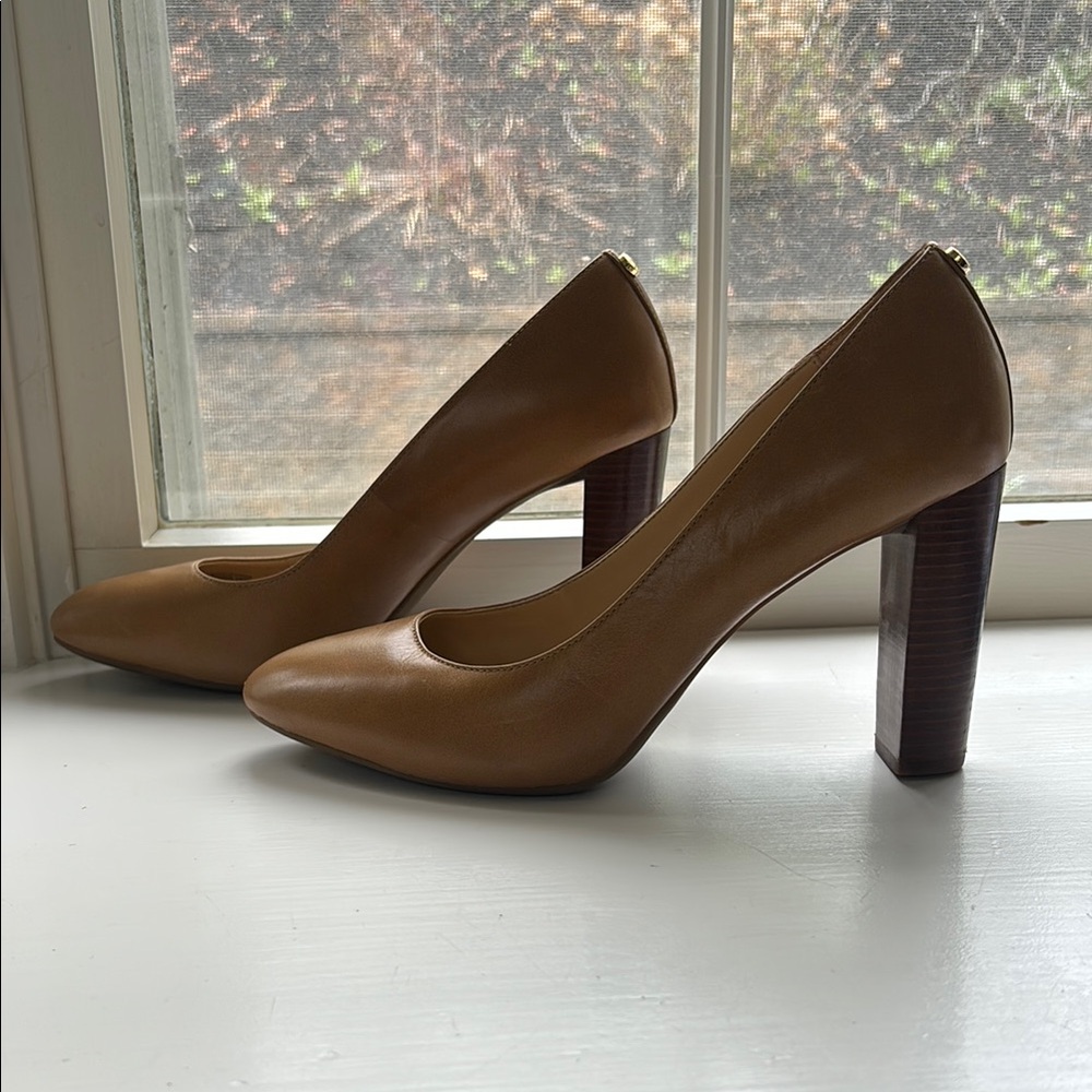 Elegant Brown Leather Pumps